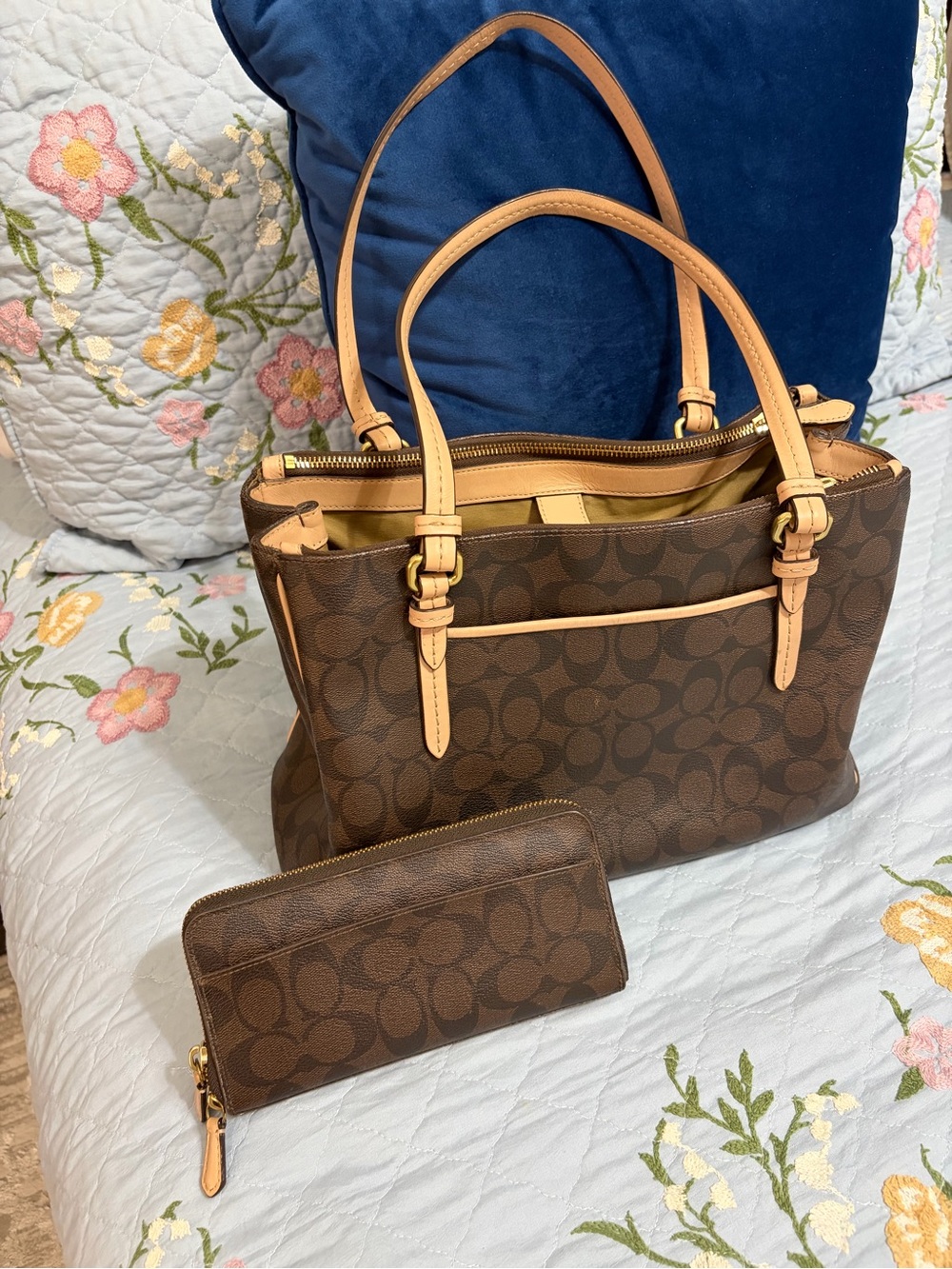 Coach Signature Peyton Coated Canvas Double Zip Carryall Tote & Wallet PreOwned - Picture 4 of 16